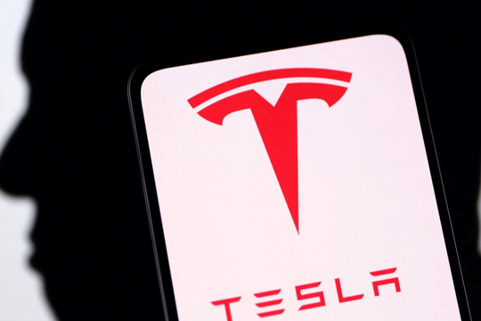 Kỹ sư 8 năm của Tesla từ chức, báo buộc Elon Musk thao túng dư luận