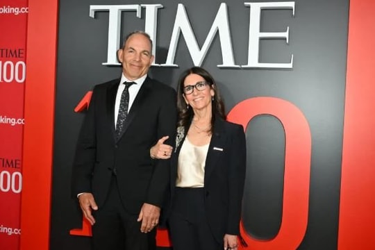 Màn tái xuất của nữ founder Bobbi Brown: Thương hiệu gia đình mới được chồng và con trai giúp sức, cuối năm nay sẽ đạt 200 triệu USD doanh thu 