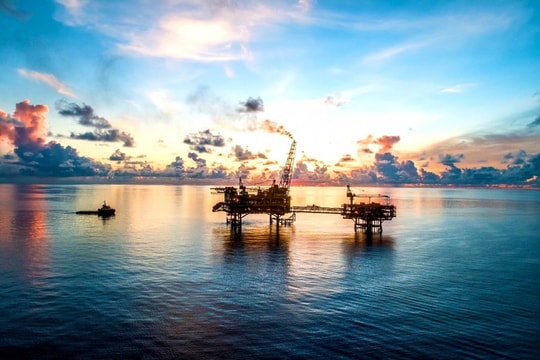 8 tháng rực rỡ của Petrovietnam: Doanh thu 702.000 tỷ, lợi nhuận 42.100 tỷ vượt 78% kế hoạch, nhấn nút đầu tiên cho siêu dự án 12 tỷ USD