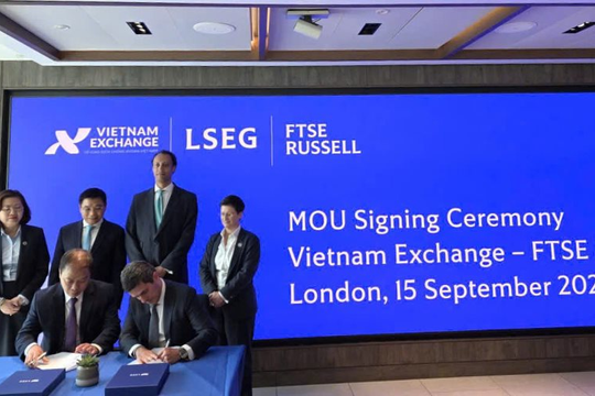 Bộ trưởng Bộ Tài chính Nguyễn Văn Thắng làm việc với lãnh đạo Sở GDCK London và FTSE Russell