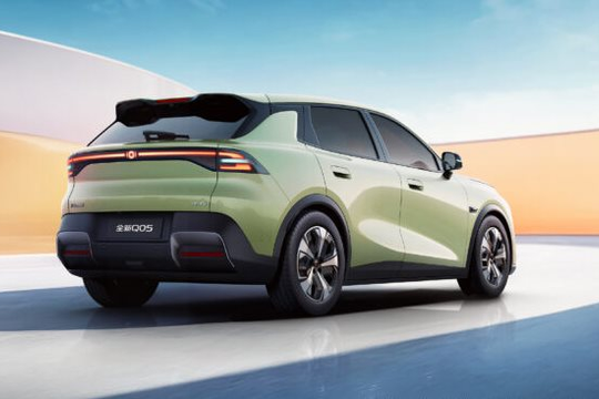 Ông trùm xe tải hợp tác xây nhà máy tại Việt Nam hé lộ mẫu SUV điện cỡ nhỏ: Một lần sạc đi hơn 500 km, giá khởi điểm từ 400 triệu đồng
