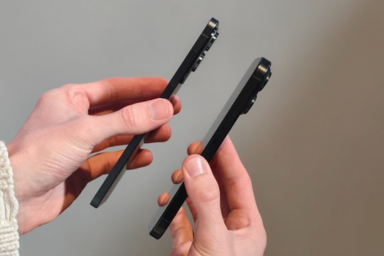 Bùng nổ khi ra mắt, iPhone Air rồi lại thành "bom xịt" giá 30 triệu giống Galaxy S25 Edge vì pin quá yếu?