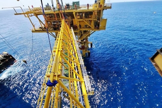 Khối thép 800 tấn sừng sững giữa trùng khơi: Công trình khẳng định sức mạnh chinh phục biển sâu của VN