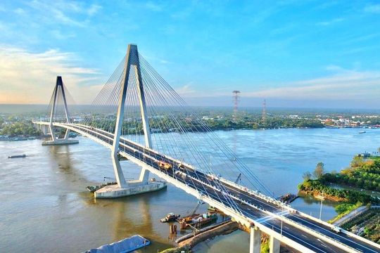 Thủ tướng khen ngợi cây cầu dây văng 5.000 tỷ hoàn toàn làm bởi người Việt Nam, to đẹp hơn nhưng suất đầu tư chỉ bằng 1 nửa cầu cũ: Ai đứng sau?