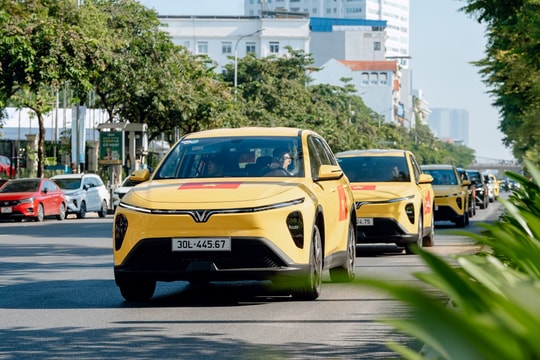VinFast Limo Green bàn giao ào ạt Nam - Bắc vài trăm xe, 'thế chân vạc' chính thức hình thành