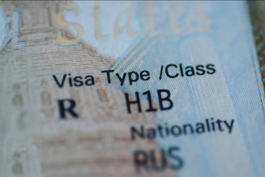 Cú sốc cho lao động nhập cư Mỹ: Tổng thống Donald Trump áp mức phí 100.000 USD cho visa H-1B