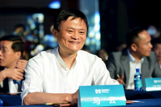 Jack Ma ‘lột xác’ hậu ở ẩn: Ngừng ồn ào, âm thầm đeo thẻ nhân viên nhưng vẫn chi 53 tỷ USD để chuyển đế chế TMĐT thành tập đoàn AI