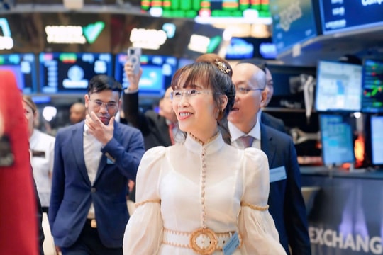 Cổ phiếu HDBank bất ngờ "tím lịm" sau khi tỷ phú Nguyễn Thị Phương Thảo rung chuông tại sàn giao dịch chứng khoán New York (NYSE)