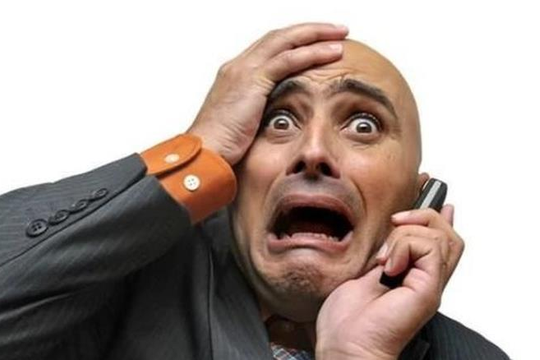 Chuyện gì đây: Chủ tịch một công ty bán sạch cổ phiếu, lãnh đạo ồ ạt từ nhiệm