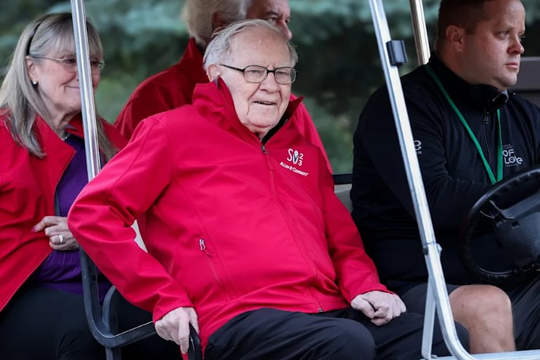 100 ngày đếm ngược huyền thoại Warren Buffett nghỉ hưu, 1 cổ phiếu hàng đầu danh mục có thể tiếp tục bị cắt giảm để bước sang kỷ nguyên mới