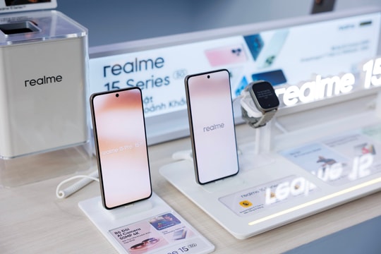 realme 15 Pro mới lên kệ ở Việt Nam: Pin "vô địch" 7.000 mAh, sạc nhanh 80W, không đối thủ trong tầm giá