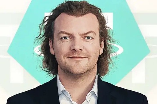 Chủ tịch Tether sắp vượt Warren Buffett thành người giàu thứ 5 thế giới với 224 tỷ USD tài sản, tạo nên đế chế tiền số sánh ngang OpenAI