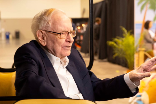 Chỉ báo Warren Buffett tăng lên mức chưa từng có 217%, Berkshire tích 'núi' tiền mặt kỷ lục: Hồi chuông cảnh báo nhà đầu tư?