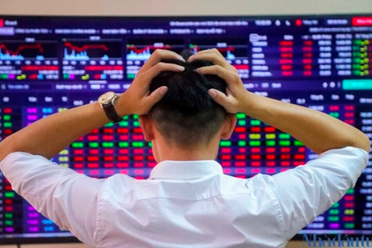 Hơn 100.000 tỷ đồng rút khỏi thị trường chứng khoán Việt Nam từ đầu năm, điều gì đang diễn ra?