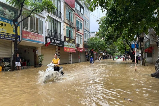 Hà Nội phát cảnh báo ngập úng hơn 30 điểm nội đô, người dân thực hiện ngay các bước sau để cập nhật thông tin 