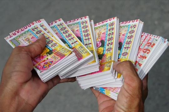 Trúng xổ số từ 5 triệu đồng phải nhận bằng chuyển khoản