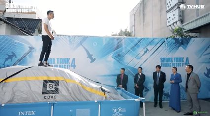 Startup Việt cứu nguy ô tô khi lụt: Bán bạt chống ngập biến ô tô thành xuồng, nâng được cả xe bán tải 1.800 kg khiến 4 “cá mập” tranh giành