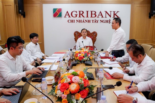 Chủ tịch HĐTV Agribank làm việc tại các chi nhánh trên địa bàn tỉnh Nghệ An, kịp thời chỉ đạo khắc phục hậu quả do bão lũ