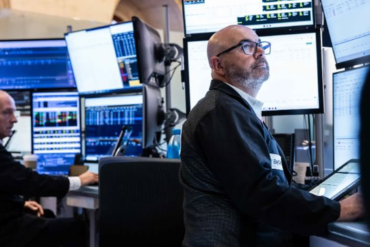 Chứng khoán Mỹ tăng vọt, S&P 500 lập đỉnh chưa từng có ﻿6.700 điểm: Nhà đầu tư hy vọng điều gì?