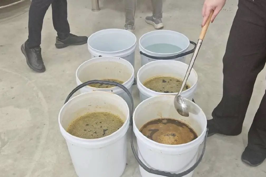 Đột kích 5 căn nhà, công an tóm gọn đường dây sản xuất siro ho giả quy mô 16 tỷ đồng, tịch thu hơn 170.000 sản phẩm không giấy phép