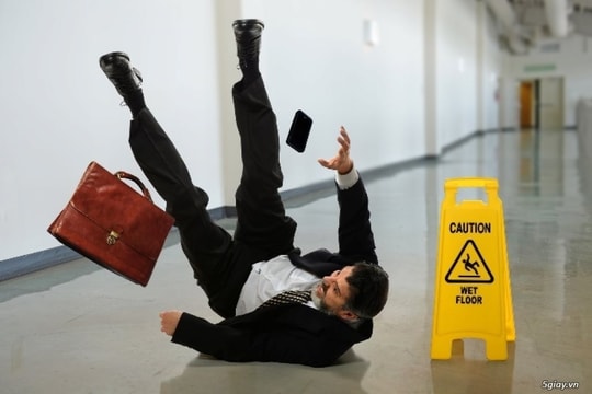 Gần 4% công ty bị "nhốt sàn", cổ đông ồ ạt bán tháo, doanh nghiệp ra động thái mới