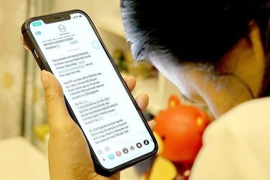 Tài khoản ngân hàng bất ngờ tự động chuyển khoản 163 triệu đồng, người phụ nữ báo công an