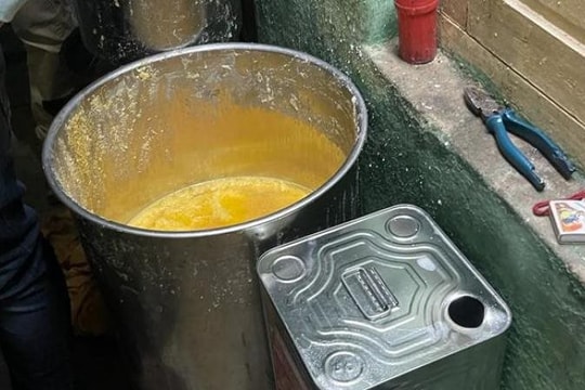 Đột kích 3 kho hàng, công an triệt phá đường dây sản xuất bơ giả từ hóa chất, tịch thu gần 10 tấn sản phẩm kém chất lượng
