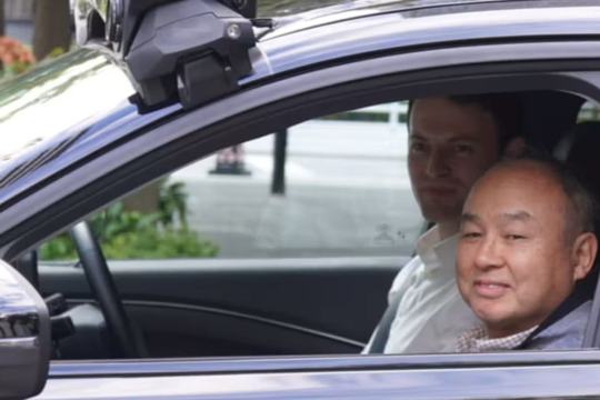 Masayoshi Son rót 1,05 tỷ USD cho một chàng trai 32 tuổi, khẳng định người này sẽ tạo ra 'cuộc cách mạng 2 thế kỷ mới có một lần với ngành ô tô'