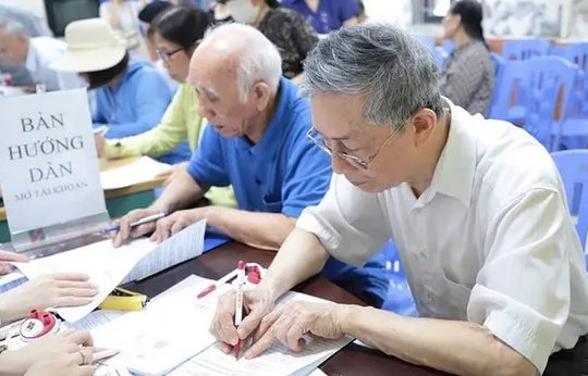 Lại có thủ đoạn lừa đảo mới cực tinh vi nhắm vào người hưởng chế độ hưu trí, bảo hiểm xã hội