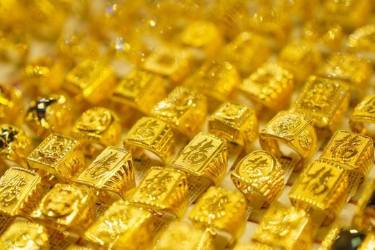 Sáng 8/10: Giá vàng thế giới sát mốc 4.000 USD/ounce, vàng trong nước đồng loạt tăng tiếp