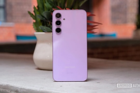Điện thoại cao cấp Samsung thì không nói, nhưng điện thoại giá rẻ bị "xì xầm" là rất tệ: Sự thật ra sao?