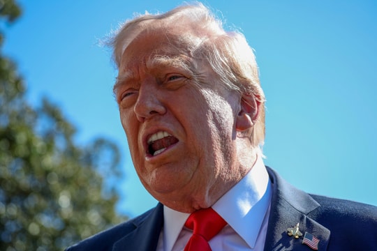 Ông Trump tuyên bố đánh thêm thuế 100% với hàng hoá Trung Quốc, chứng khoán Mỹ "rớt thảm" nhất kể từ khi Mỹ áp thuế "cả thế giới"