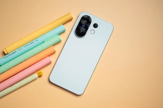 Điện thoại giá thấp có hiệu năng "khủng long": Chỉ nhỏ 6.3 inch mà pin 6.500mAh, dùng 2 ngày mới phải sạc