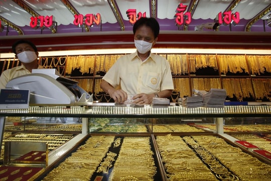 Giá vàng thế giới lập đỉnh, giá vàng tại một nước Đông Nam Á lại rẻ bất ngờ