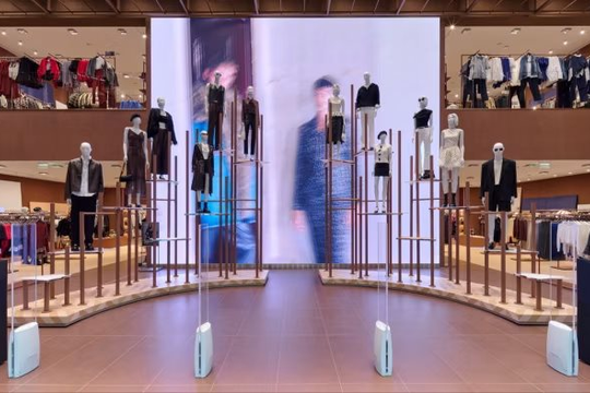Hãng thời trang non trẻ Trung Quốc đe dọa Zara, H&M: Bán áo phông giá hơn 300.000 đồng, đã có 400 cửa hàng và 23 chi nhánh quốc tế