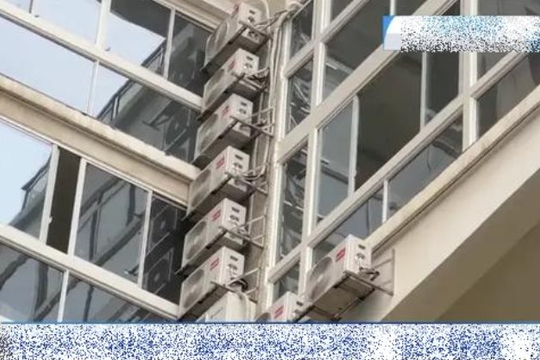 1 căn hộ 500m2 lắp chi chít gần 30 cục nóng điều hòa, hàng xóm theo dõi lập tức phát hiện "bất thường", vội báo cảnh sát