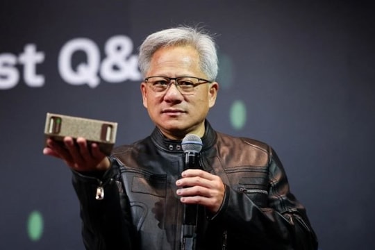 CEO Nvidia tiết lộ 'sốc': Thị phần chip AI tại Trung Quốc rơi từ 95% xuống còn 0%
