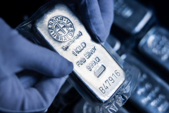 Sau vàng, cơn sốt bạc đang diễn ra tại một quốc gia châu Á, đại lý thừa nhận: 'Thị trường chưa bao giờ điên rồ như thế này'