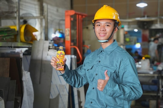 Từ nhà xưởng đến ước mơ cuộc đời: Khi ngọn lửa đam mê không bao giờ tắt