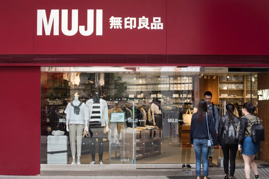 MUJI đóng hàng loạt cửa hàng năm 2025: Triết lý tối giản, không nhãn hiệu bị chê đắt so với hàng sao chép trong xu hướng tiêu dùng hạ cấp ở Trung Quốc