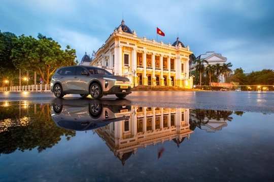 Tỷ phú Phạm Nhật Vượng cho ra mắt dịch vụ taxi điện 7 chỗ cao cấp Xanh SM Limo