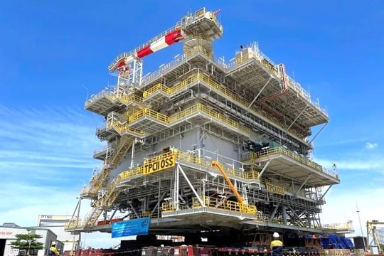 Kỷ lục vận chuyển và hạ thuỷ kiện hàng 4.000 tấn lớn nhất Việt Nam: Doanh nghiệp nào đứng sau? 