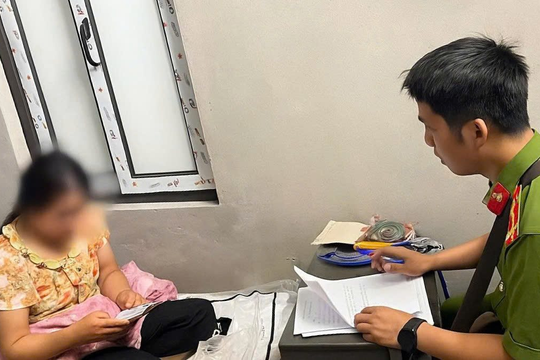 Chuẩn bị chuyển 150 triệu đồng để đi Hàn Quốc, người phụ nữ bất ngờ quay xe báo công an