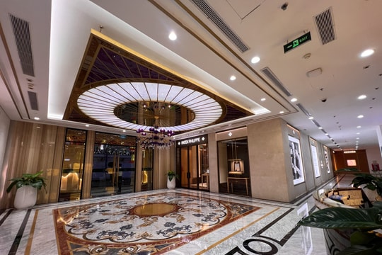 Ngắm tòa nhà đầu tiên kết nối với ga metro: Nơi Hermès, Dior, Bvlgari hội tụ, từng 'nằm trong tay' tỷ phú Phạm Nhật Vượng