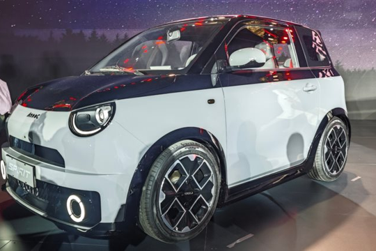 Wuling chính thức ra mắt mẫu xe điện 'anh em' của Mini EV: Giá khởi điểm chưa đến 150 triệu đồng, 1 lần sạc đi 220 km