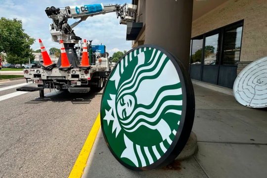 Đột ngột đóng hàng trăm cửa hàng tại Mỹ, Starbucks khiến nhiều chủ cho thuê mặt bằng khóc ròng, đã có người gửi đơn kiện