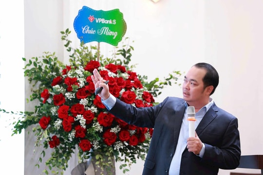 Chứng khoán, bất động sản, vàng, bạc, phân bổ đầu tư ra sao?