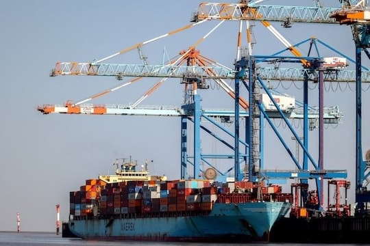 Áp thuế mạnh tay, Mỹ mất 'ngôi' đối tác thương mại lớn nhất của nền kinh tế lớn thứ 3 thế giới vào tay đối thủ hàng đầu