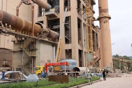 Doanh nghiệp xi măng báo lãi cao nhất 13 quý, cổ phiếu tăng kịch trần 