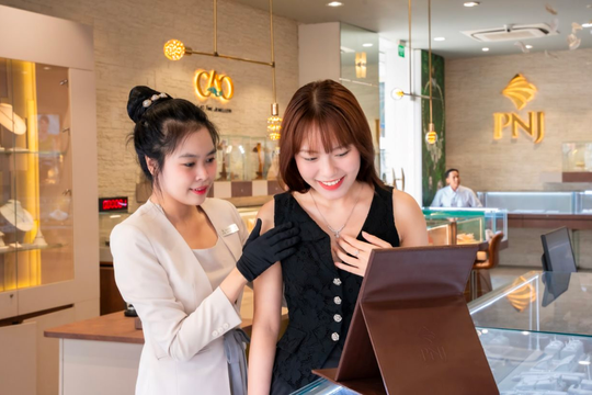 PNJ mỗi ngày lãi 4,06 tỷ đồng bất chấp nhu cầu trang sức yếu do giá vàng tăng cao
